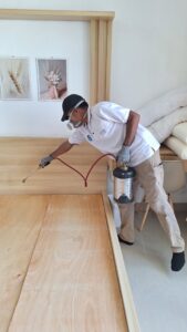 Skema Pest Control Bali sedang bekerja. Bed bug extermination bali, Pembasmi kutu busuk, pembasmi kutu kasur, tungau