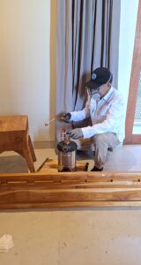 Skema Pest Control Bali sedang bekerja. Bed bug extermination bali, Pembasmi kutu busuk, pembasmi kutu kasur, tungau